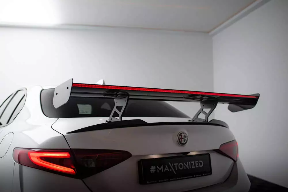 Carbon Spoiler + Led Alfa Romeo Giulia Quadrifoglio