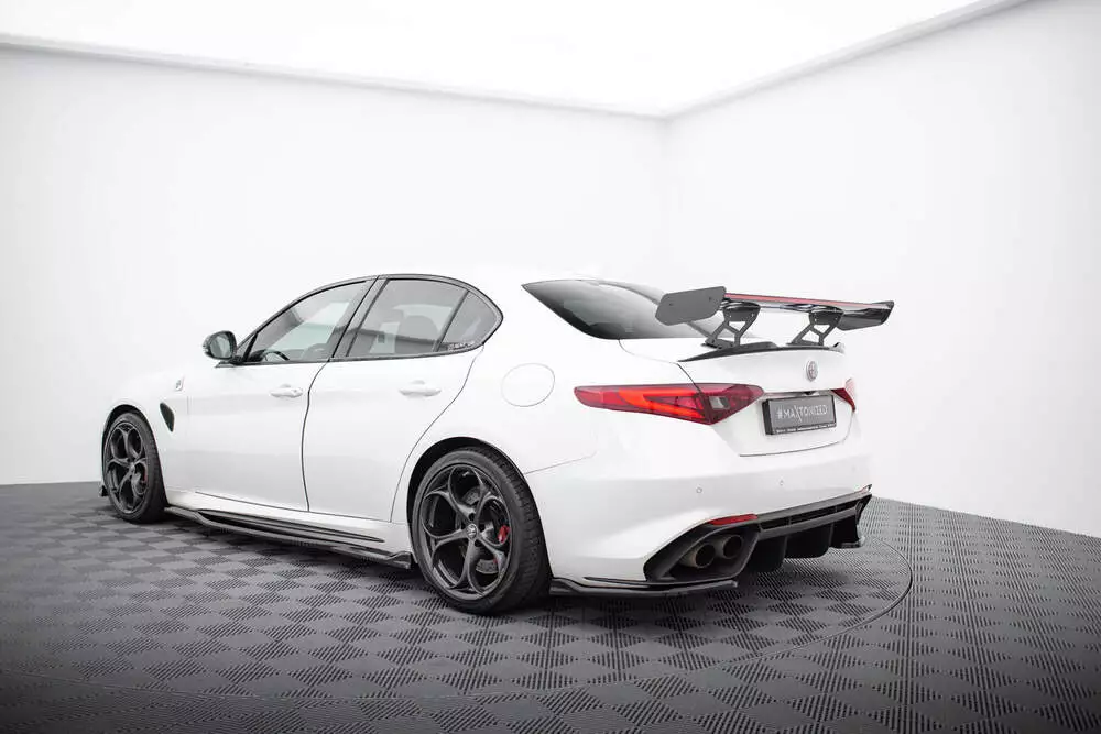 Carbon Spoiler + Led Alfa Romeo Giulia Quadrifoglio - Image 4
