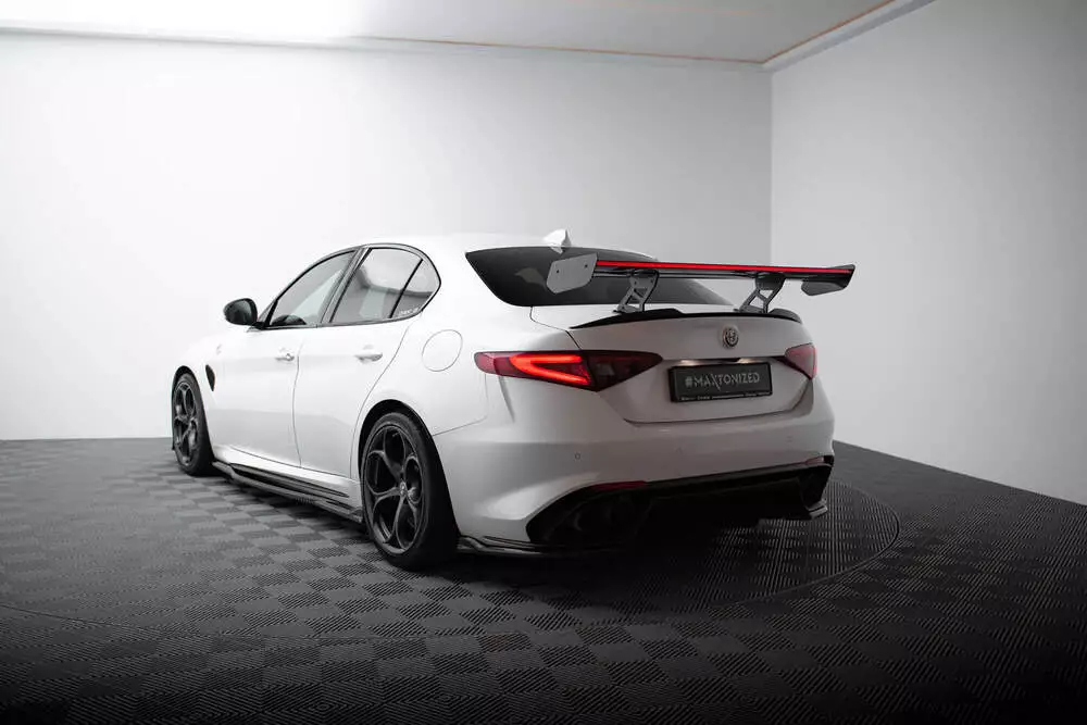 Carbon Spoiler + Led Alfa Romeo Giulia Quadrifoglio - Image 7