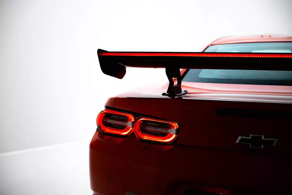 Carbon Spoiler With Internal Brackets Uprights + Led Chevrolet Camaro Ss Mk6 Facelift - Image 3