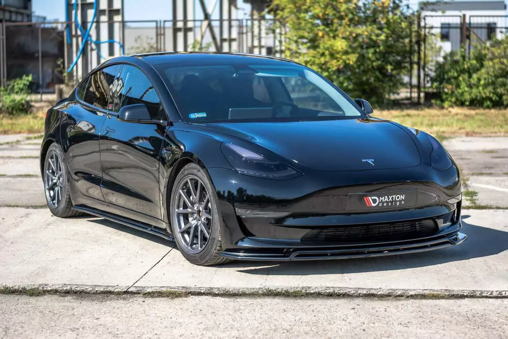 Front Splitter V.2 Tesla Model 3 - Image 2