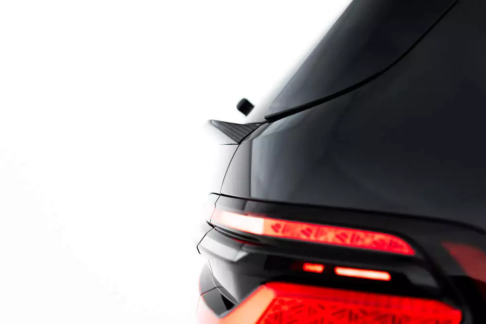 Prepreg Carbon Fiber Tailgate Spoiler (Lower) Bmw X7 M-pack G07 Facelift - Image 3