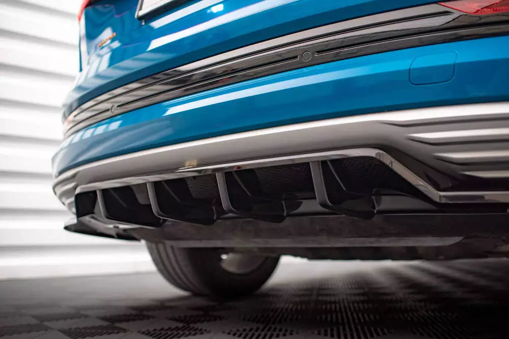 Rear Splitter (With Vertical Bars) Audi E-tron - Image 6