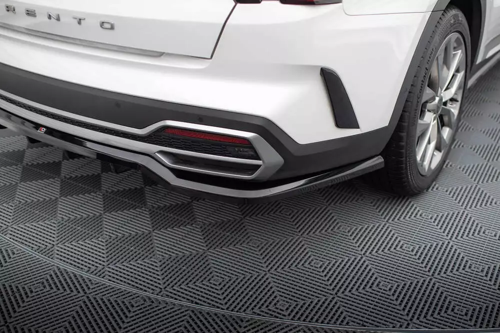 Rear Splitter (With Vertical Bars) Kia Sorento Mk4 - Image 4