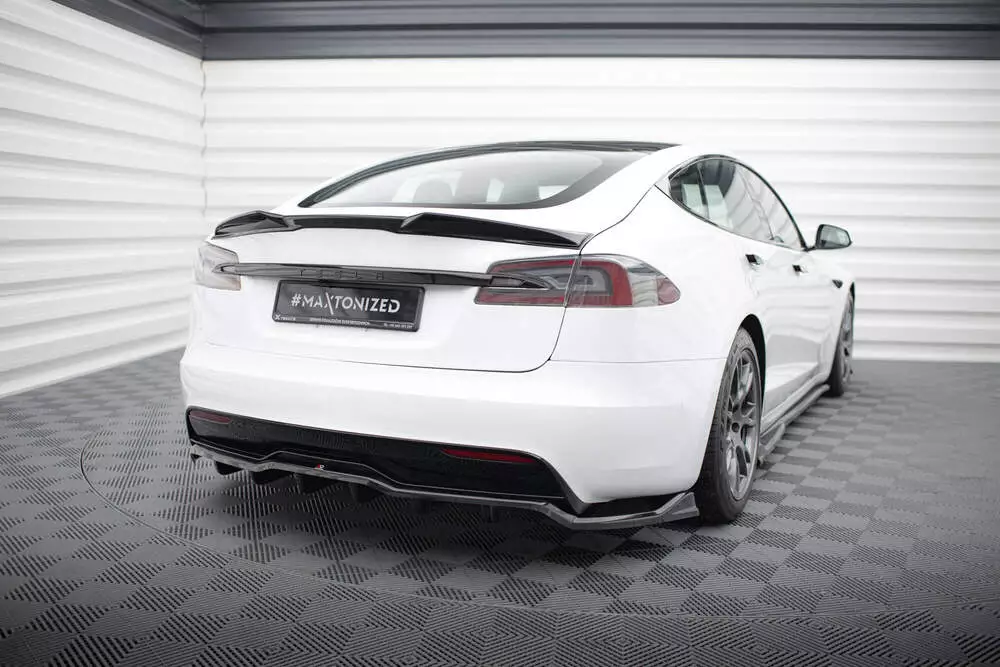 Rear Splitter (With Vertical Bars) V.1 Tesla Model S Plaid Mk1 Facelift - Image 2