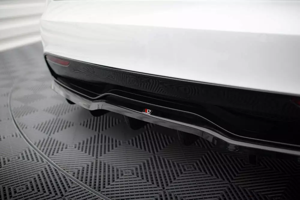 Rear Splitter (With Vertical Bars) V.1 Tesla Model S Plaid Mk1 Facelift - Image 3