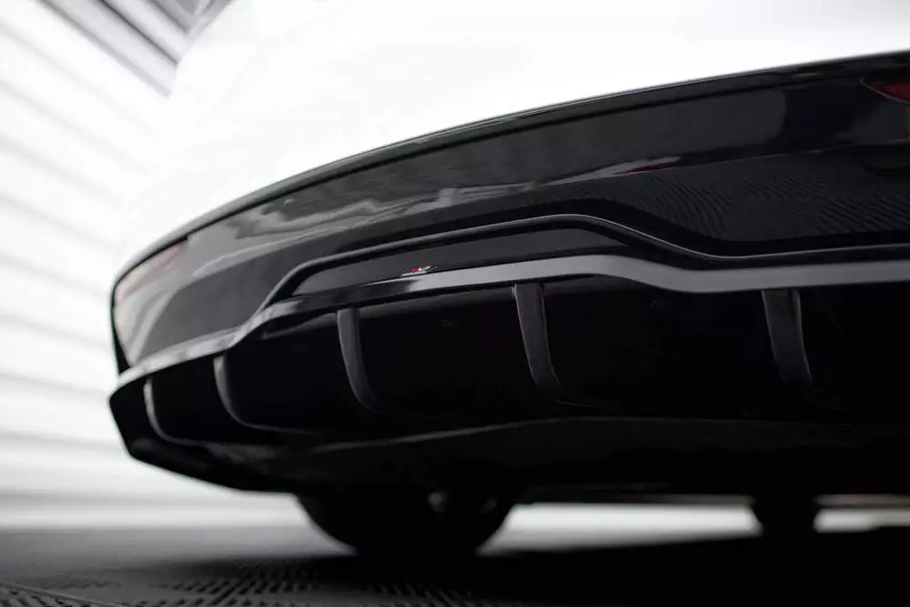 Rear Splitter (With Vertical Bars) V.1 Tesla Model S Plaid Mk1 Facelift - Image 4