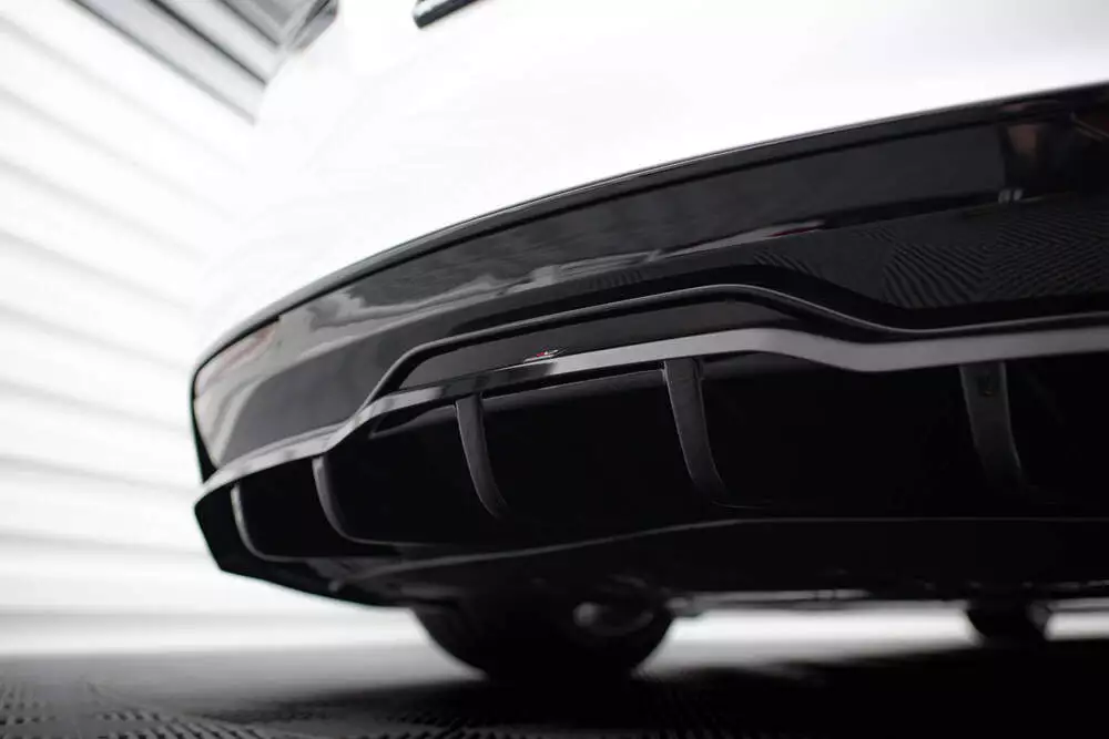 Rear Splitter (With Vertical Bars) V.2 Tesla Model S Plaid Mk1 Facelift - Image 4