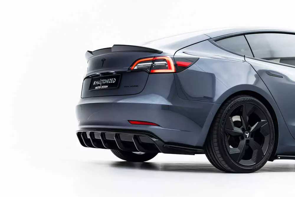 Rear Valance V.2 Tesla Model 3 - Image 4