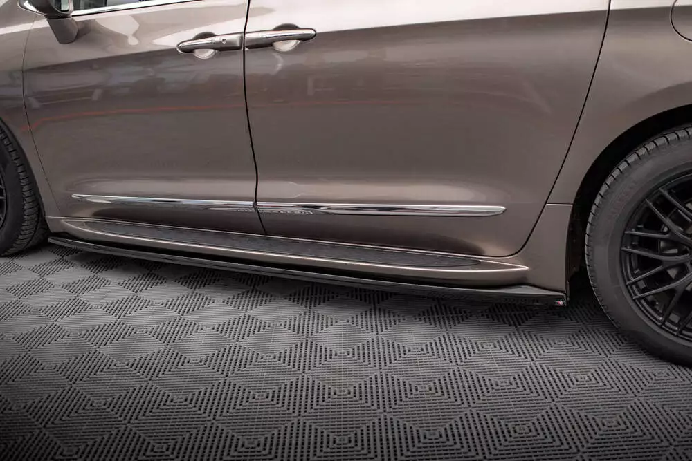 Side Skirts Diffusers V.1 Chrysler Pacifica Mk2 - Image 3