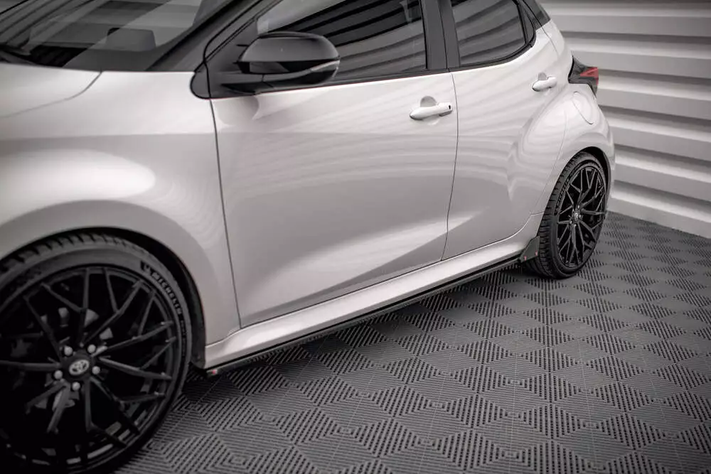 Side Skirts Diffusers V.1 + Flaps Toyota Yaris Mk4
