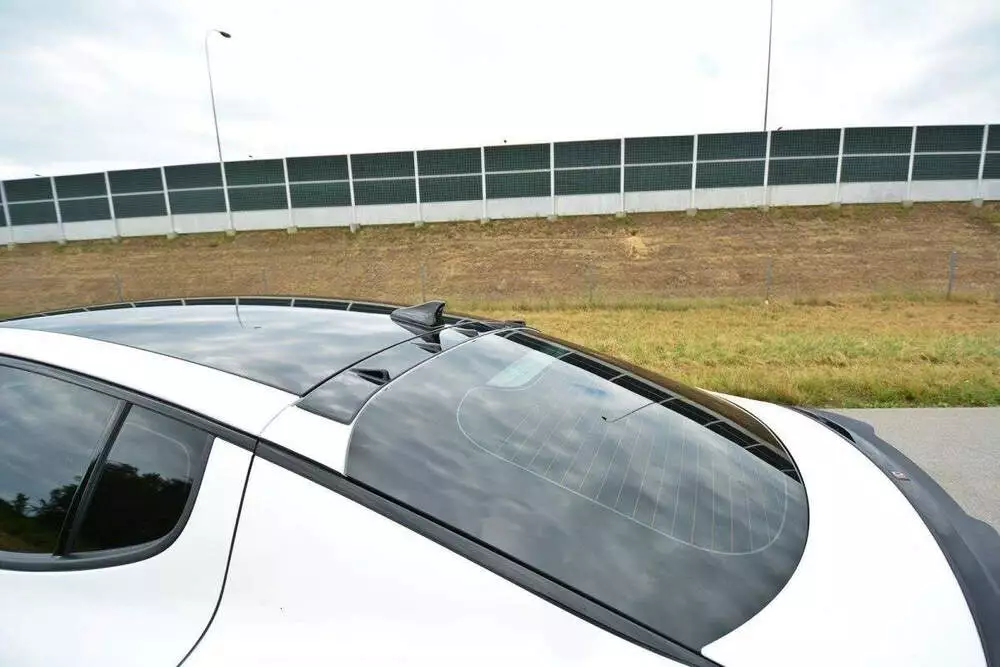 The Extension Of The Rear Window Kia Stinger Gt / Gt-line / Standard Mk1